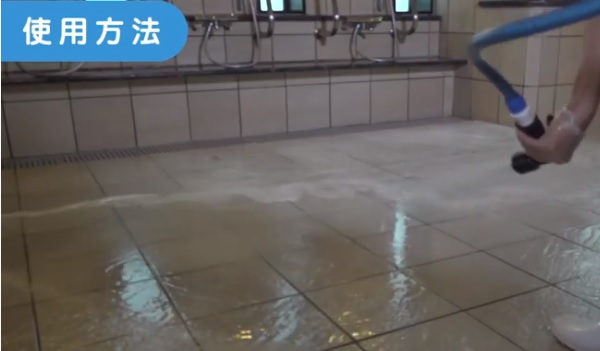 ⑦流水ですすぎます。