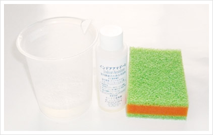 クロス用洗剤を使用して汚れを落とします。