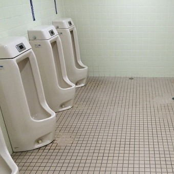 男子トイレ尿石汚れの取り方