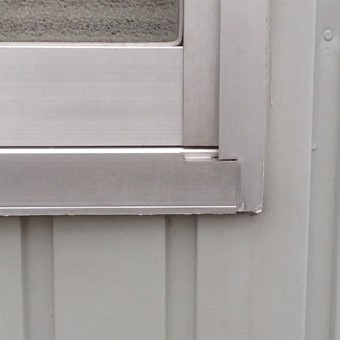 窓アルミサッシの黒ズミ汚れを掃除する方法