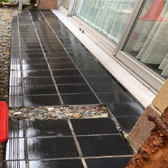 玄関の劣化した玄昌石の艶を出す方法