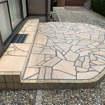 庭の天然石(乱形石)の黒ズミ汚れの落とし方