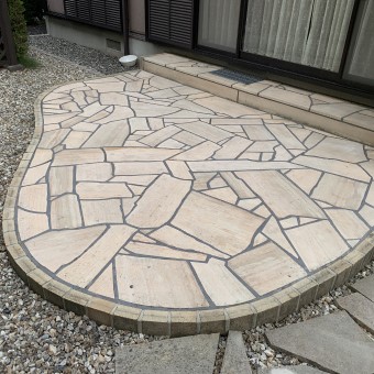 庭の天然石(乱形石)の黒ズミ汚れの落とし方