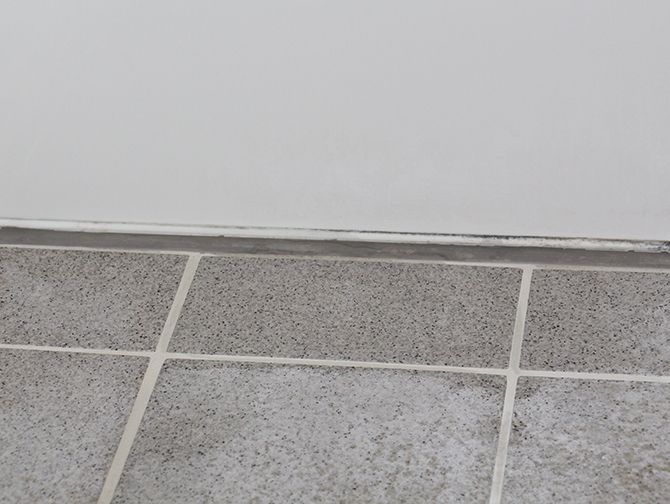 お風呂 床の白い石けんカス・水あか汚れの落とし方