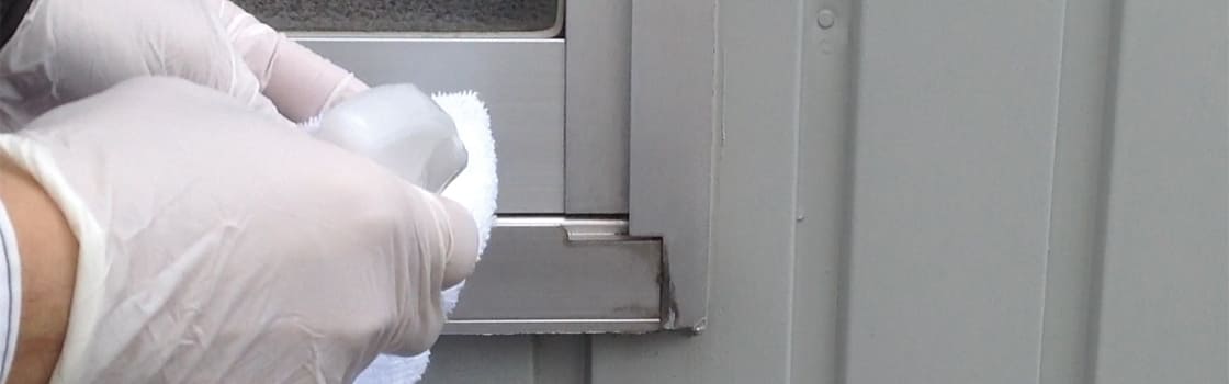 劣化して白くなった、窓アルミサッシを掃除する方法